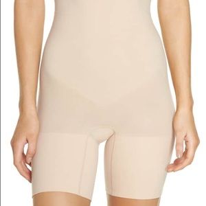 SPANX mid-thigh shaping body suit New with tags L